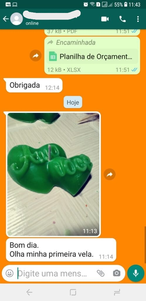 Aluna a partilhar a sua primeira vela em forma de coração
